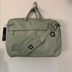 HERSCHEL SUPPLY COMPANY BRITANNIA XL NWT SHADOW